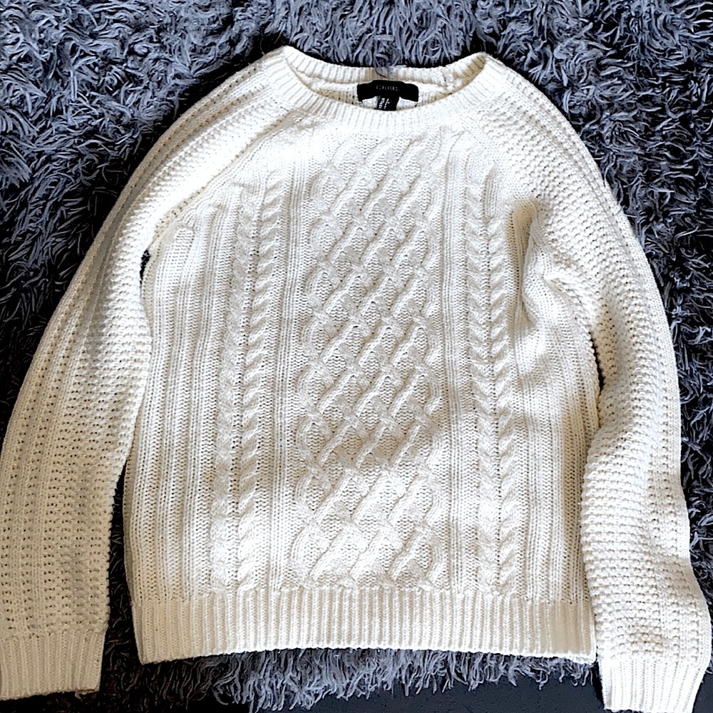 Forever 21 incredibly soft chunky cable knit sweater. White size Small